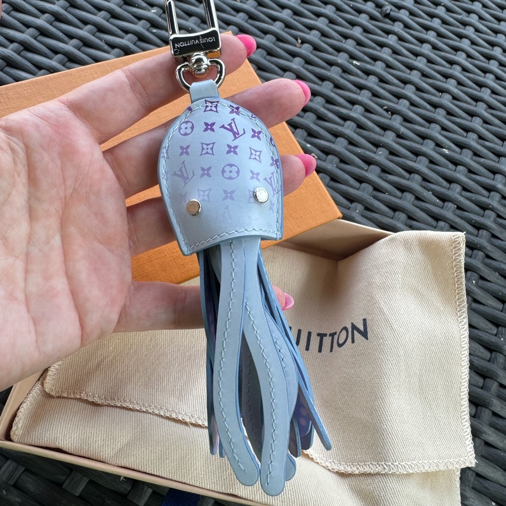 Louis Vuitton x Pharrell Blue Octopus Keychain Charm Sold Out - Picture 2 of 6